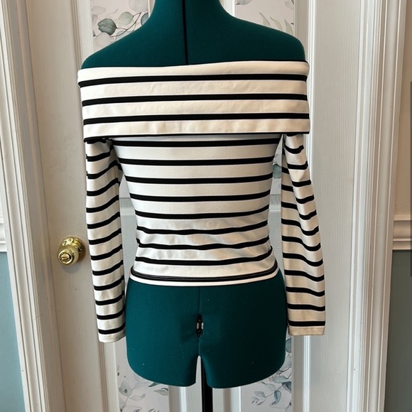 Off shoulder striped top - Picture 2 of 6